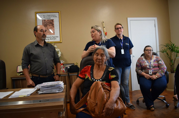 Foto - Entrega das Minibibliotecas