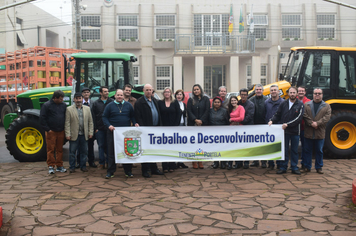 Foto - Entrega de Maquinas e Veículos - 25/06/2018