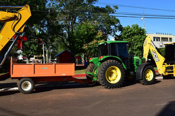 Foto - Entrega Oficial de Máquinas