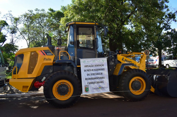 Foto - Entrega Oficial de Máquinas