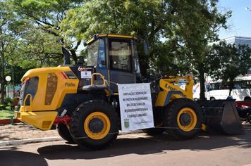 Foto - Entrega Oficial de Máquinas