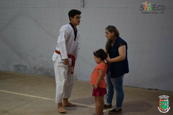 Foto - Escola Educar de Artes Marciais realiza exame de faixa preta de Taekwondo em Tenente Portela