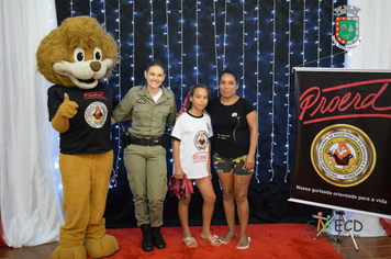 Foto - Formatura Alunos Proerd - Programa Educacional de Resistência as Drogas