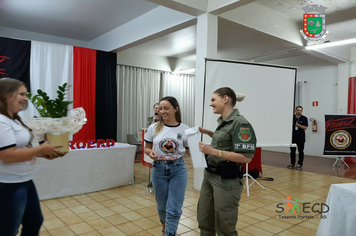 Foto - Formatura Alunos Proerd - Programa Educacional de Resistência as Drogas