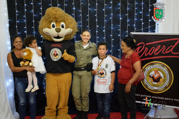 Foto - Formatura Alunos Proerd - Programa Educacional de Resistência as Drogas