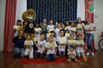 Foto - Formatura Alunos Proerd - Programa Educacional de Resistência as Drogas