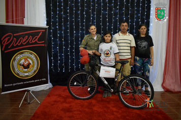 Foto - Formatura Alunos Proerd - Programa Educacional de Resistência as Drogas