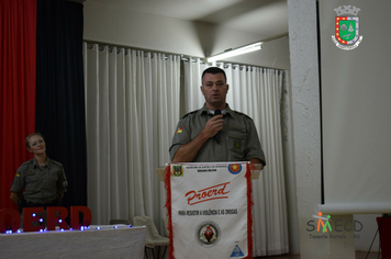 Foto - Formatura Alunos Proerd - Programa Educacional de Resistência as Drogas