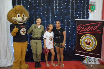 Foto - Formatura Alunos Proerd - Programa Educacional de Resistência as Drogas