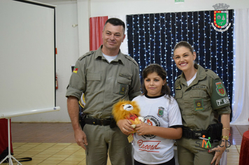 Foto - Formatura Alunos Proerd - Programa Educacional de Resistência as Drogas