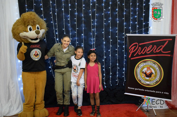 Foto - Formatura Alunos Proerd - Programa Educacional de Resistência as Drogas