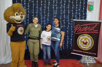 Foto - Formatura Alunos Proerd - Programa Educacional de Resistência as Drogas