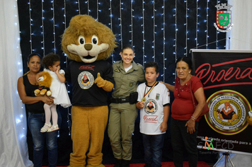 Foto - Formatura Alunos Proerd - Programa Educacional de Resistência as Drogas