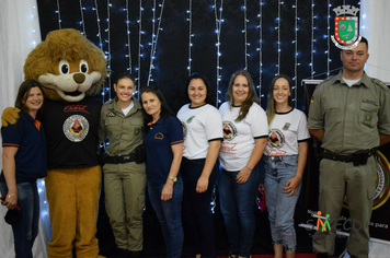 Foto - Formatura Alunos Proerd - Programa Educacional de Resistência as Drogas