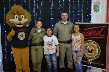 Foto - Formatura Alunos Proerd - Programa Educacional de Resistência as Drogas