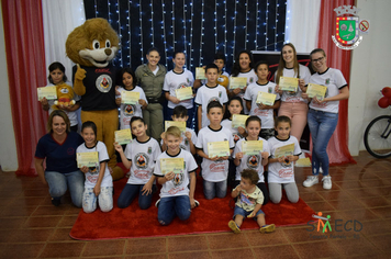 Foto - Formatura Alunos Proerd - Programa Educacional de Resistência as Drogas