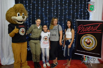 Foto - Formatura Alunos Proerd - Programa Educacional de Resistência as Drogas