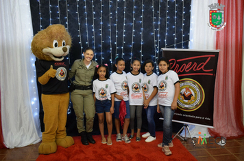 Foto - Formatura Alunos Proerd - Programa Educacional de Resistência as Drogas