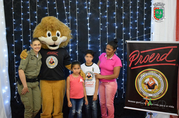 Foto - Formatura Alunos Proerd - Programa Educacional de Resistência as Drogas