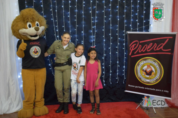 Foto - Formatura Alunos Proerd - Programa Educacional de Resistência as Drogas