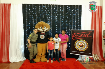 Foto - Formatura Alunos Proerd - Programa Educacional de Resistência as Drogas