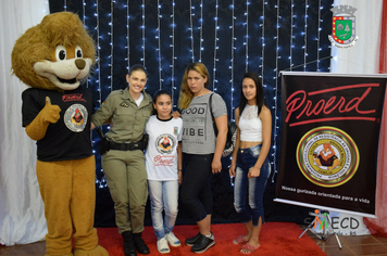 Foto - Formatura Alunos Proerd - Programa Educacional de Resistência as Drogas