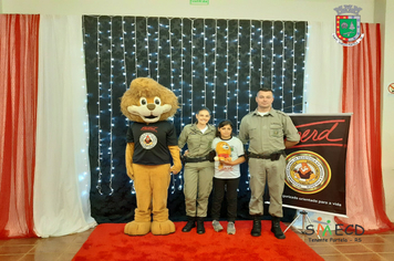 Foto - Formatura Alunos Proerd - Programa Educacional de Resistência as Drogas