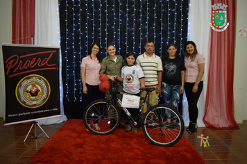 Foto - Formatura Alunos Proerd - Programa Educacional de Resistência as Drogas