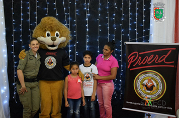 Foto - Formatura Alunos Proerd - Programa Educacional de Resistência as Drogas