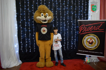 Foto - Formatura Alunos Proerd - Programa Educacional de Resistência as Drogas