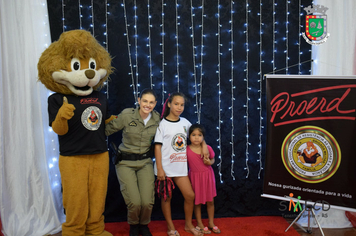 Foto - Formatura Alunos Proerd - Programa Educacional de Resistência as Drogas