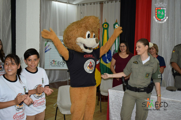 Foto - Formatura Alunos Proerd - Programa Educacional de Resistência as Drogas