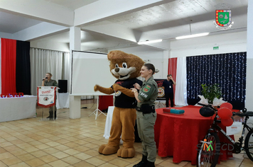 Foto - Formatura Alunos Proerd - Programa Educacional de Resistência as Drogas