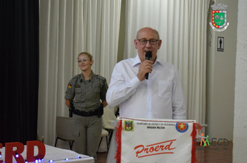 Foto - Formatura Alunos Proerd - Programa Educacional de Resistência as Drogas