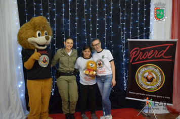 Foto - Formatura Alunos Proerd - Programa Educacional de Resistência as Drogas