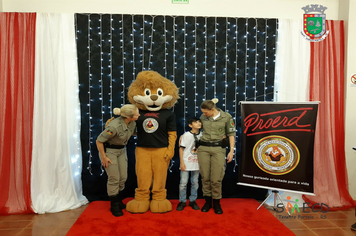 Foto - Formatura Alunos Proerd - Programa Educacional de Resistência as Drogas