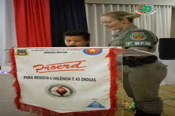 Foto - Formatura Alunos Proerd - Programa Educacional de Resistência as Drogas