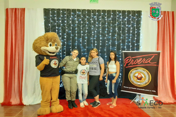 Foto - Formatura Alunos Proerd - Programa Educacional de Resistência as Drogas