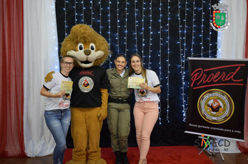 Foto - Formatura Alunos Proerd - Programa Educacional de Resistência as Drogas