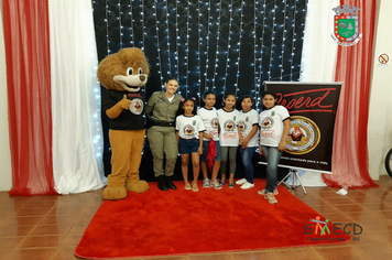 Foto - Formatura Alunos Proerd - Programa Educacional de Resistência as Drogas