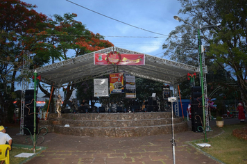 Foto - Natal Feliz 2018 - Entrega da Chave da cidade para o Papai Noel + Banda Sol Maior