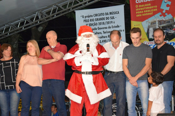 Foto - Natal Feliz 2018 - Entrega da Chave da cidade para o Papai Noel + Banda Sol Maior