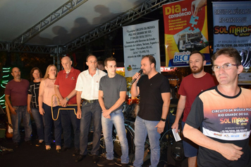 Foto - Natal Feliz 2018 - Entrega da Chave da cidade para o Papai Noel + Banda Sol Maior