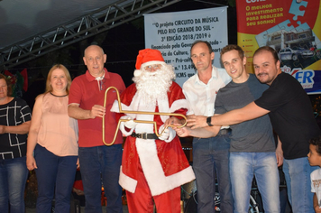 Foto - Natal Feliz 2018 - Entrega da Chave da cidade para o Papai Noel + Banda Sol Maior