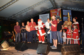 Foto - Natal Feliz 2018 - Entrega da Chave da cidade para o Papai Noel + Banda Sol Maior