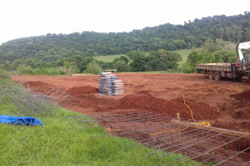 Foto - Obras da Quadra Poliesportiva na Comunidade de Lajeado Leão são iniciadas