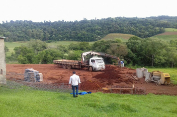 Foto - Obras da Quadra Poliesportiva na Comunidade de Lajeado Leão são iniciadas