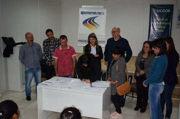 Foto - Programa Bolsa Juventude Rural beneficia 30 famílias de Tenente Portela