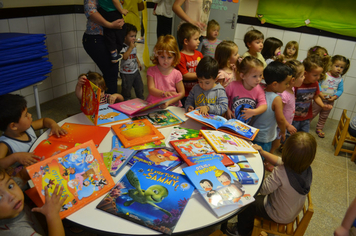 Foto - Reinauguração da Biblioteca da Escola Municipal Descobrindo o Saber - 17/04/2015
