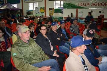 Foto - VII Seminário Cotricampo - Atividade Leiteira